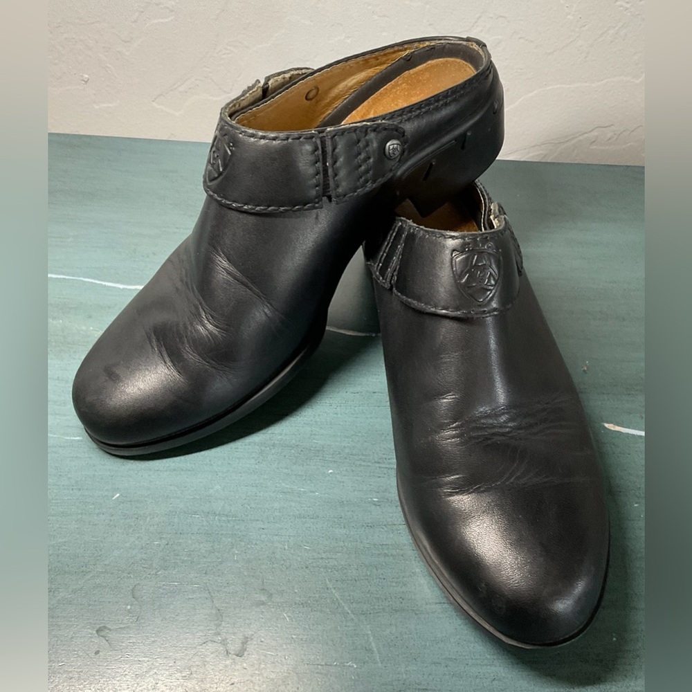 Ariat Black Leather Clogs with Sleek Slip-On Design